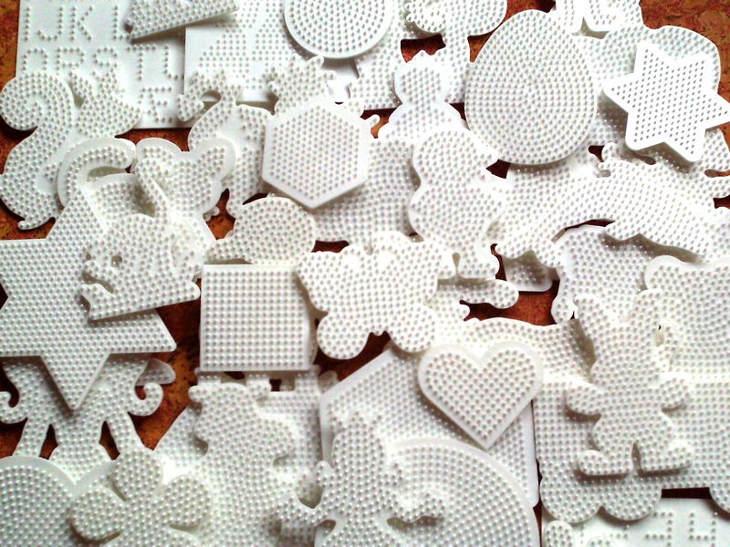 Set mit 30 Stiftplatten original Hama Midi
